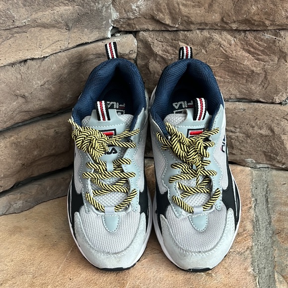 Fila Kids Ray Tracer Sneaker / SZ 5 - Picture 2 of 6